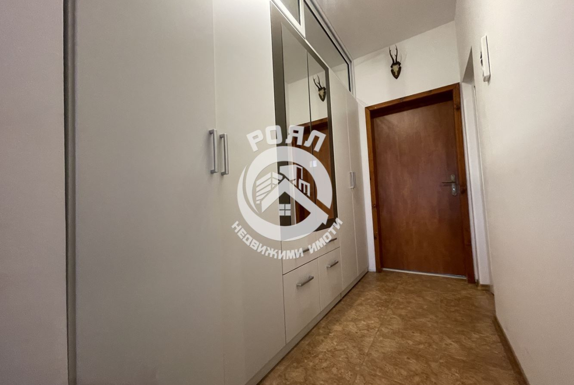 Роял имоти продава ЕКСКЛУЗИВНО тристаен апартамент, кв.Прослав!!!Напълно обзаведен!!!С Гараж и Паркомясто!!! - 0