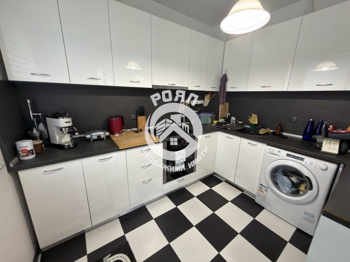 Роял Имоти продава тристаен,обзаведен апартамент в кв.Съдийски,гр.Пловдив - 0