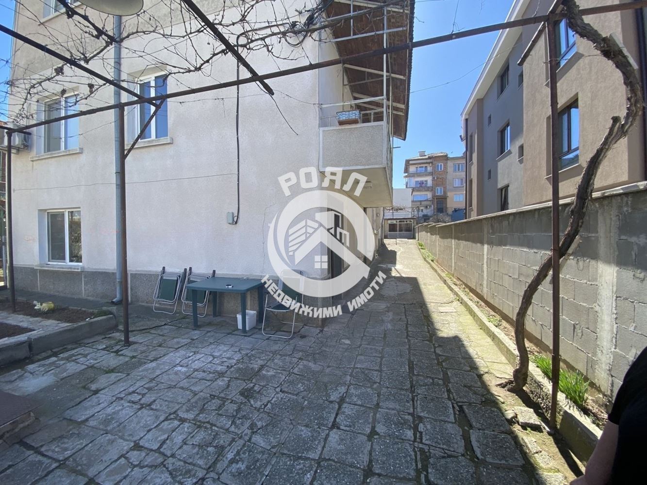 Роял имоти продава два етажа от къща,гр Асеновград,кв.Изток - 0