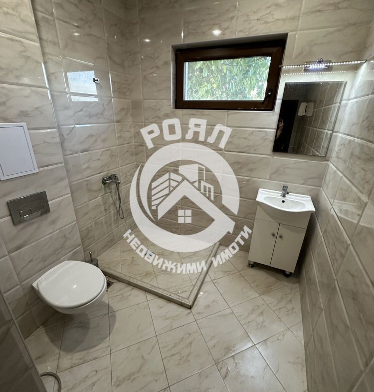 Роял Имоти продава обзаведена къща с 4 спални в село Брестник ,Пловдив - 0