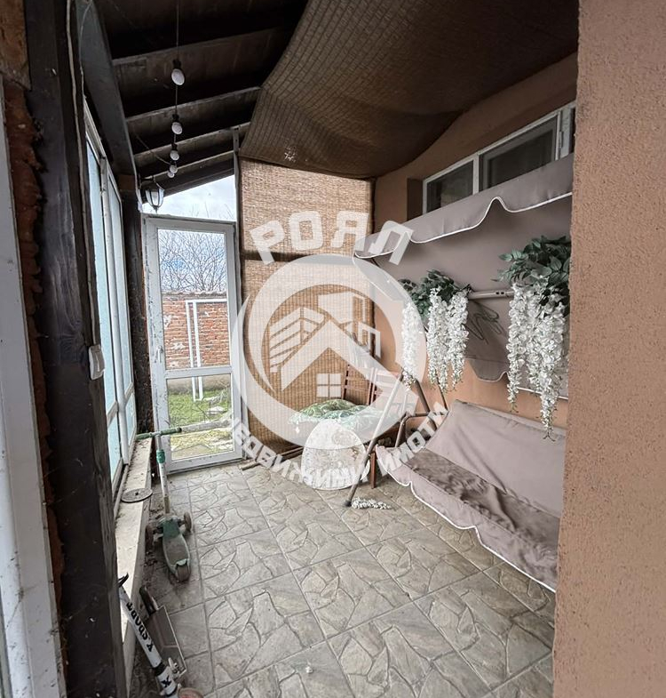 Роял Имоти продава едноетажна къща с двор в гр.Съединение - 0