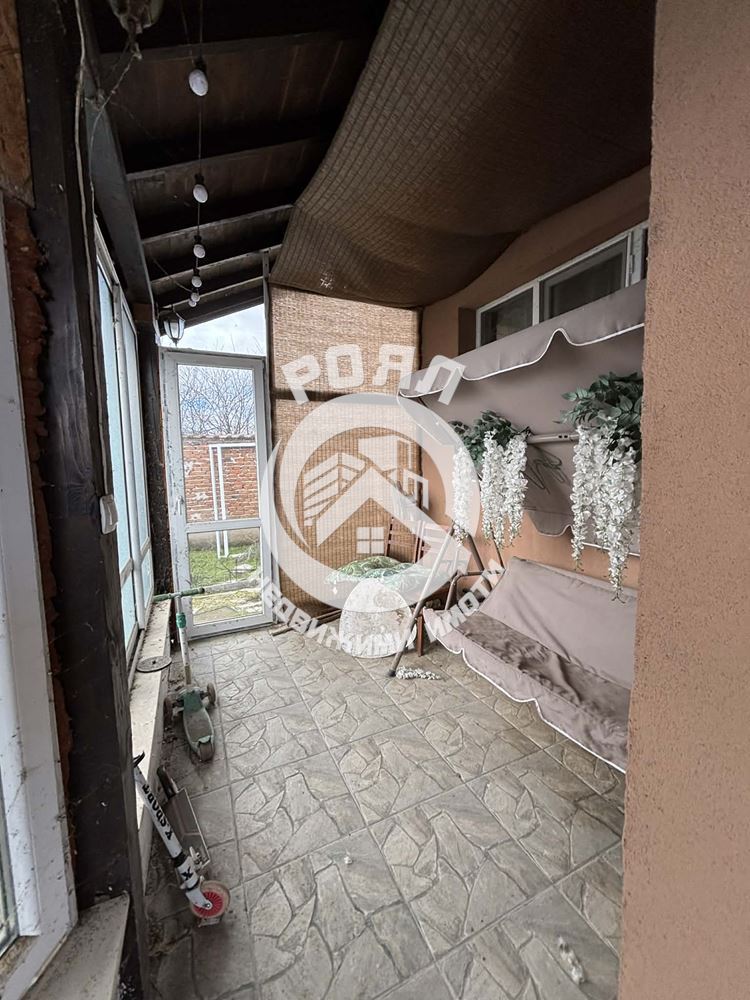 Роял Имоти продава едноетажна къща с двор в гр.Съединение - 0