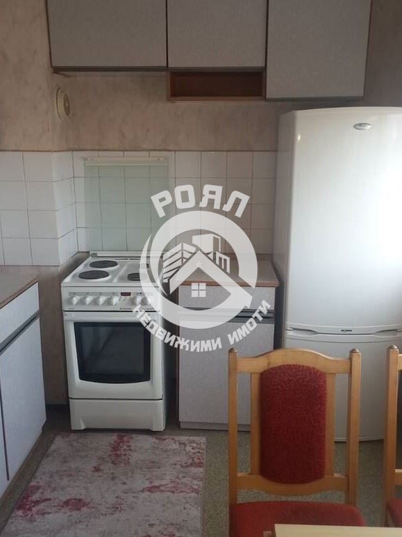 Роял Имоти продава двустаен апартамент с ТРИ отделни помещения в кв.Кючук Париж, Пловдив - 0