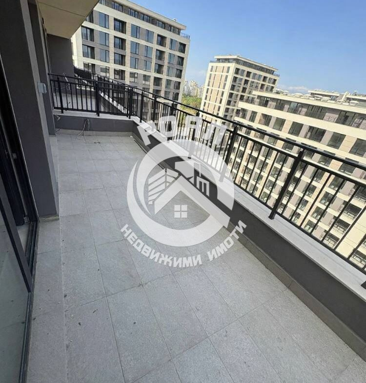 Роял имоти продава тристаен апартамент, Тракия, Пловдив - 0