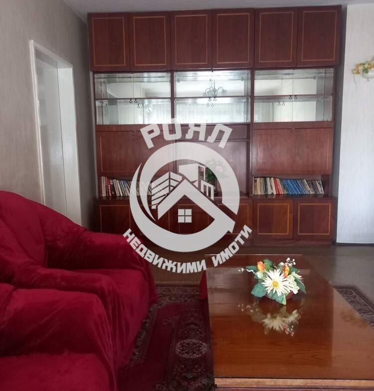 Роял Имоти продава двустаен апартамент с ТРИ отделни помещения в кв.Кючук Париж, Пловдив - 0