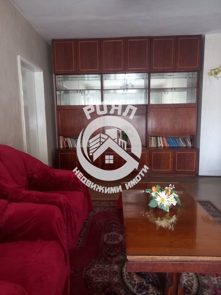 Роял Имоти продава двустаен апартамент с ТРИ отделни помещения в кв.Кючук Париж, Пловдив - 0