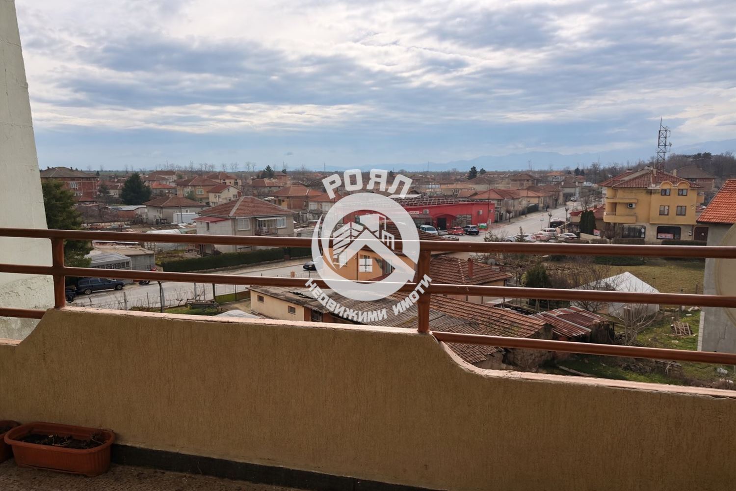 Роял имоти продава Ексклузивно тристаен апартамент в гр. Садово - 0