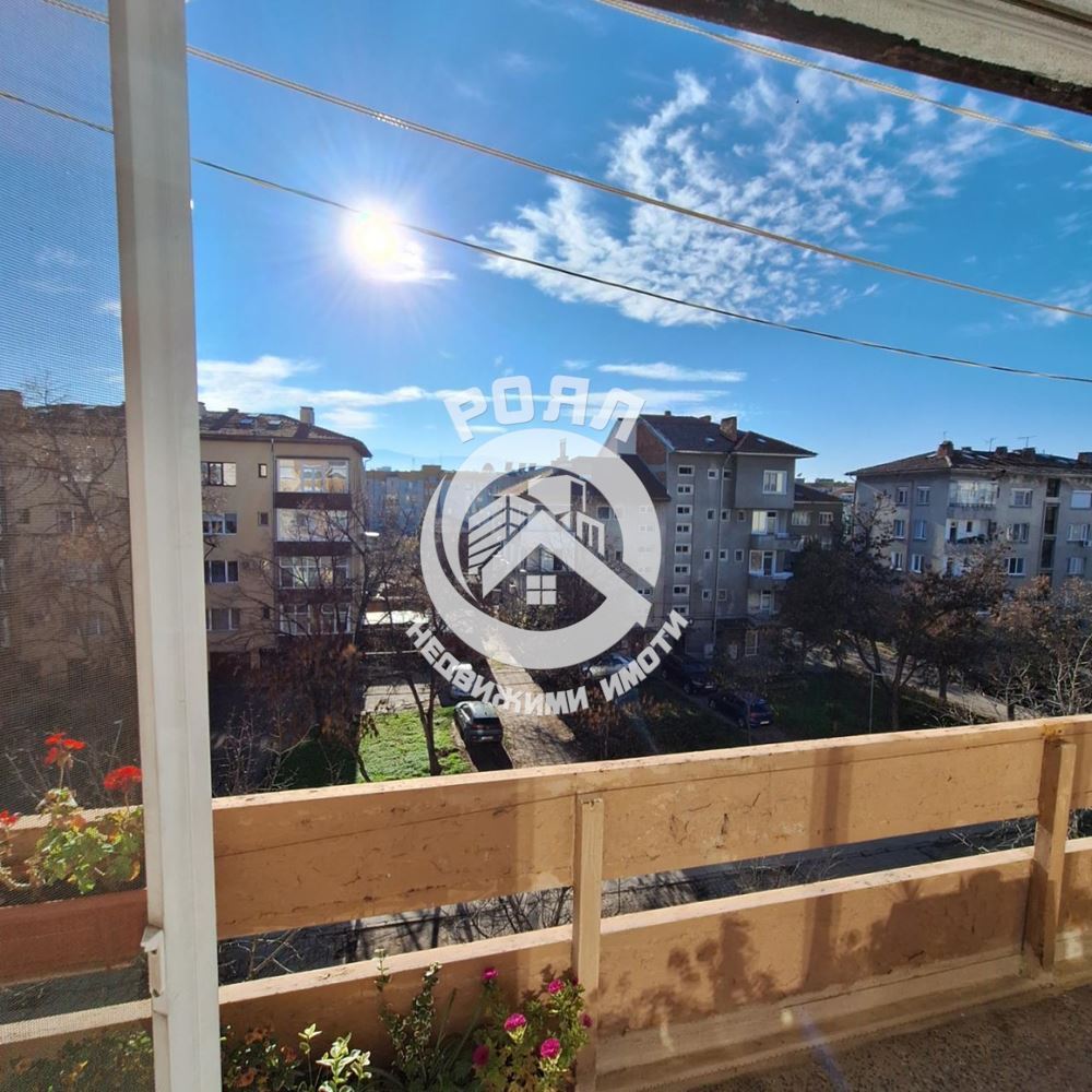 Роял имоти продава двустаен апартамент, три отделни стаи, Кючук Париж, Пловдив - 0