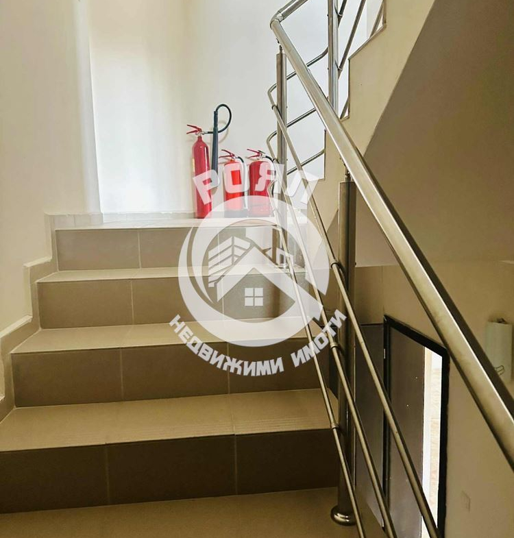 Роял Имоти продава работещ хотел в гр. Батак - 0