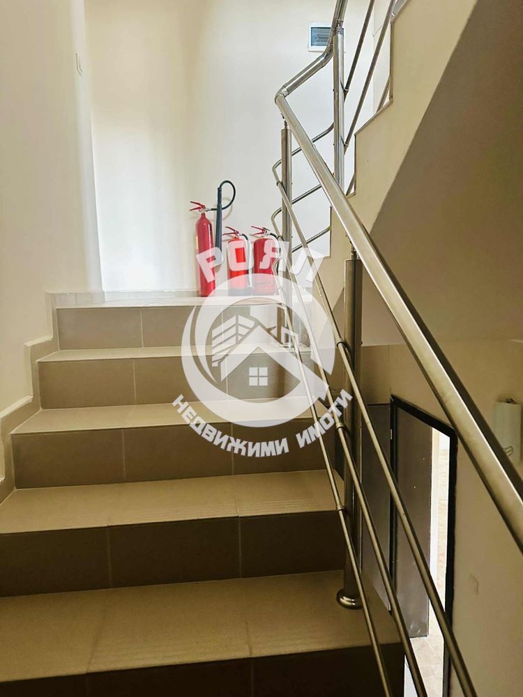 Роял Имоти продава работещ хотел в гр. Батак - 0