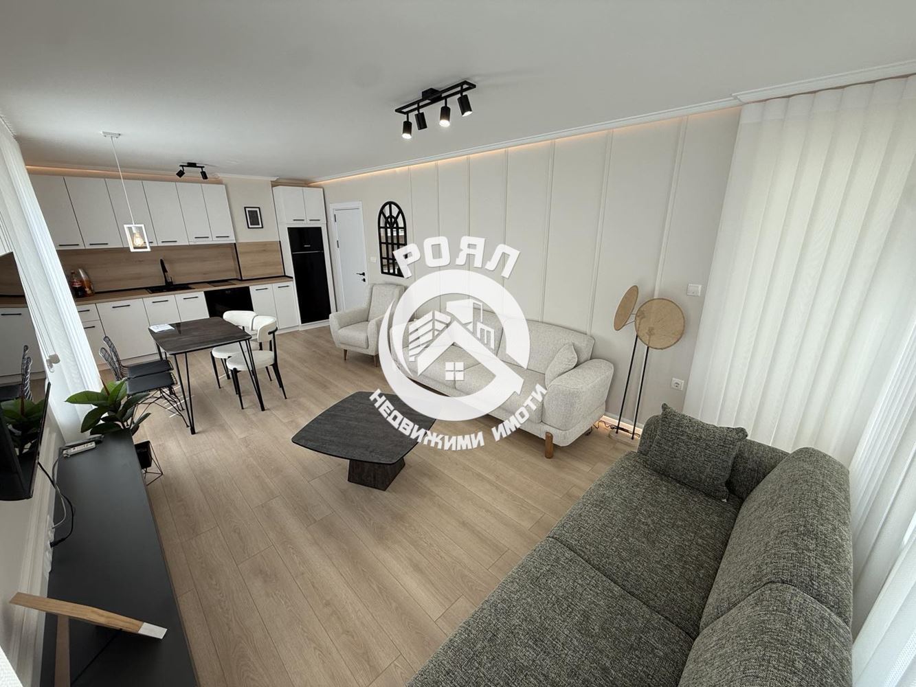 Роял Имоти продава нов, луксозно обзаведен, двустаен апартамент с гараж, Остромила, Пловдив - 0