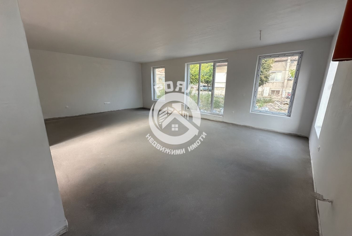 Роял Имоти продава Ексклузивно две двуетажни къщи в гр.Стамболийски - 0