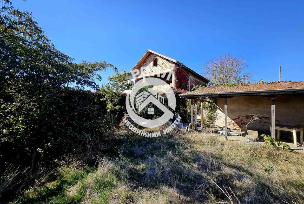 Роял имоти продава УПИ със сгради в с. Цалапица - 0