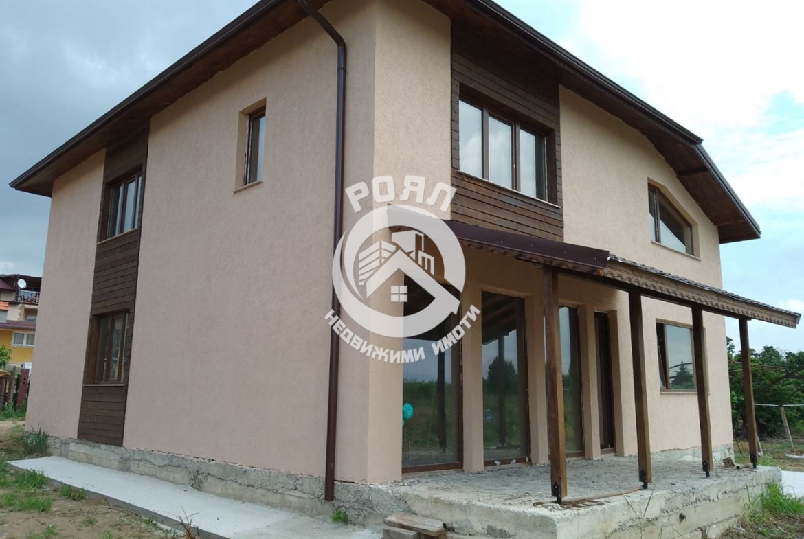 Роял Имоти продава двуетажна къща в гр.Стамболийски - 0