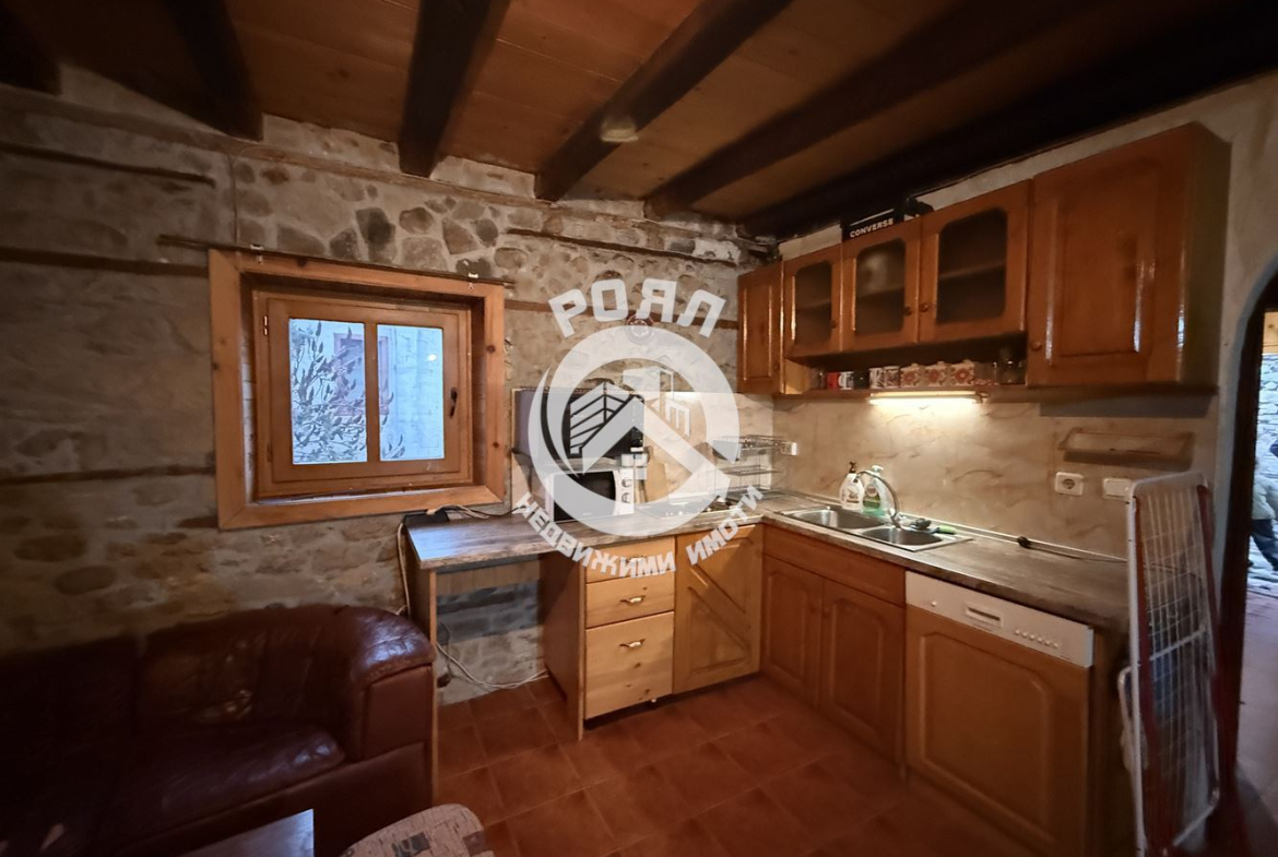 Роял Имоти продава самостоятелна къща за гости в с. Хвойна, област Смолян - 0