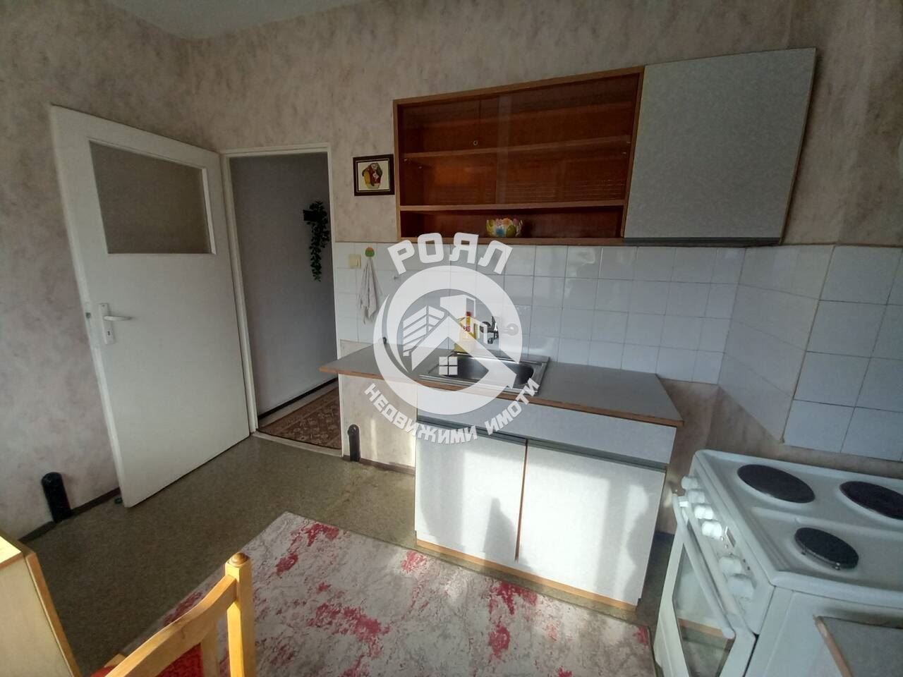 Роял Имоти продава двустаен апартамент с ТРИ отделни помещения в кв.Кючук Париж, Пловдив - 0