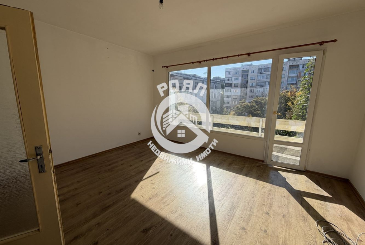 Роял Имоти продава двустаен, панелен апартамент в кв.Кършияка, гр.Пловдив - 0