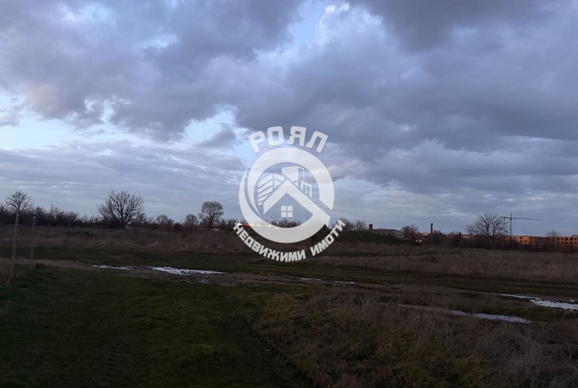 Роял имоти продава земеделски земя на втора линия Златитрап,Пловдив - 0