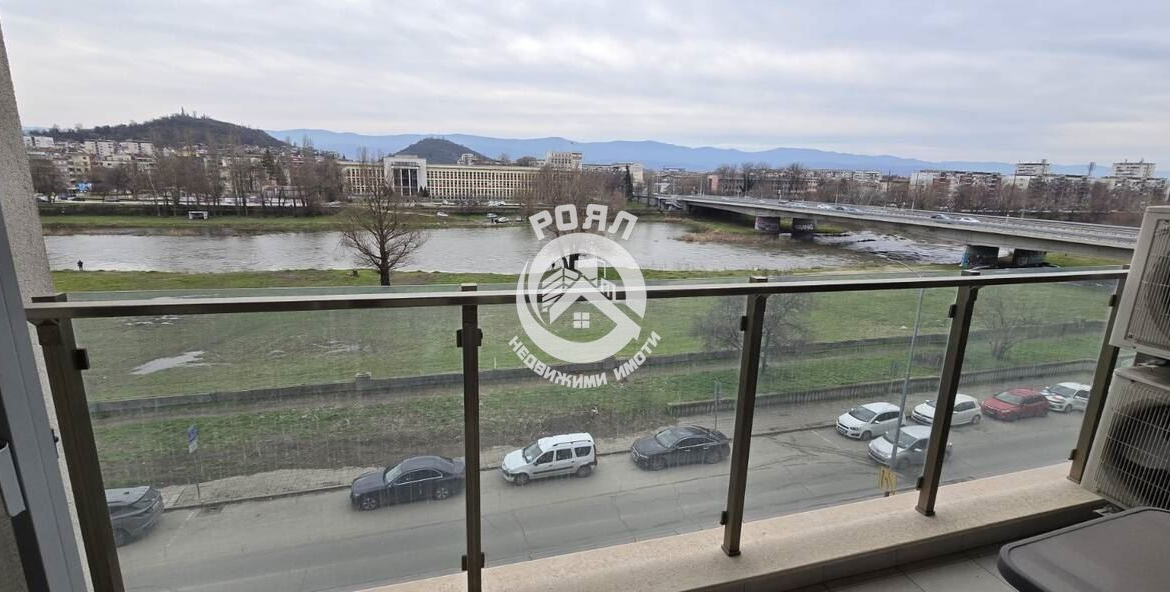 Роял имоти дава под наем 2-стаен апартамент,гр Пловдив,кв Кършияка - 0