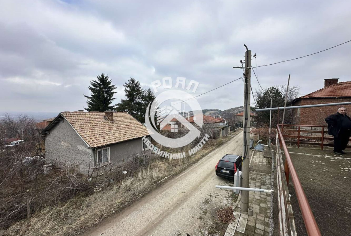 Роял Имоти продава двуетажна къща в село Брестовица - 0