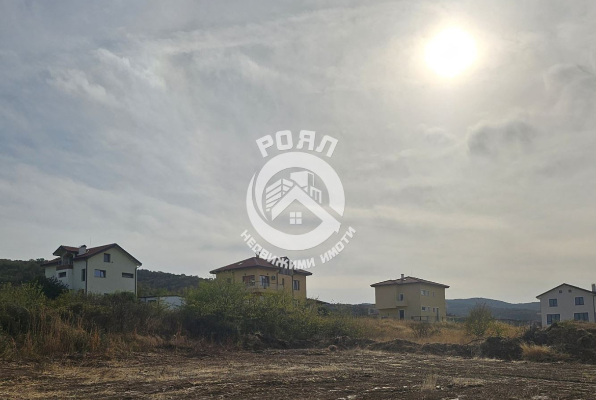 Роял имоти продава парцел в с. Марково - 0