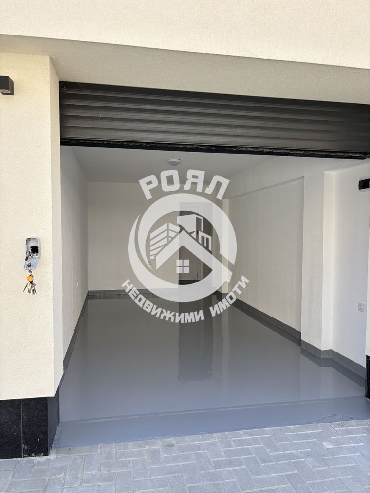 Роял Имоти продава нов, луксозно обзаведен, двустаен апартамент с гараж, Остромила, Пловдив - 0