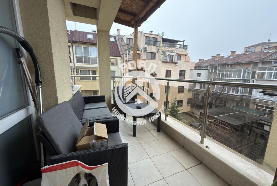 Роял Имоти продава тристаен,обзаведен апартамент в кв.Съдийски,гр.Пловдив - 0