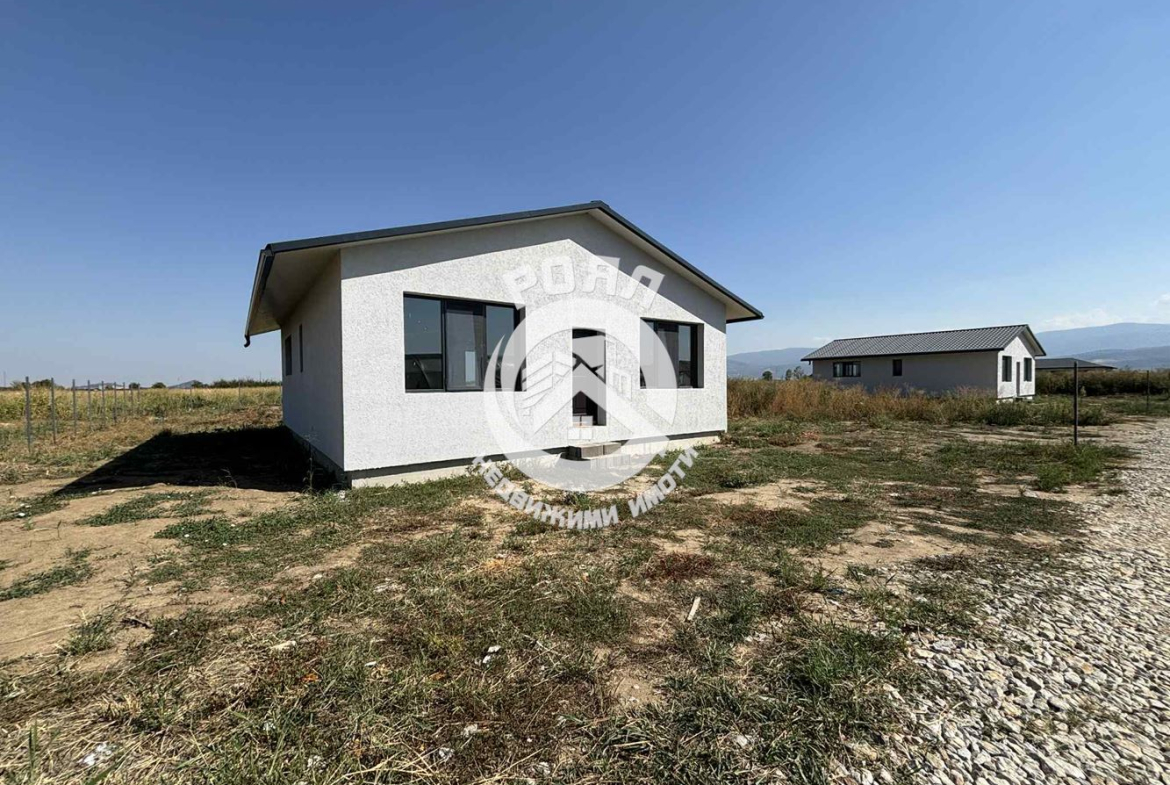 Роял Имоти предлага за продажба едноетажна къща в с. Оризари, област Пловдив - 0