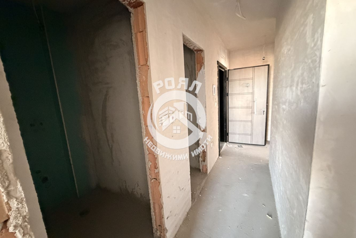 Роял имоти продава Ексклузивно тристаен апартамент, с акт 16, кв.Гагарин, Пловдив - 0