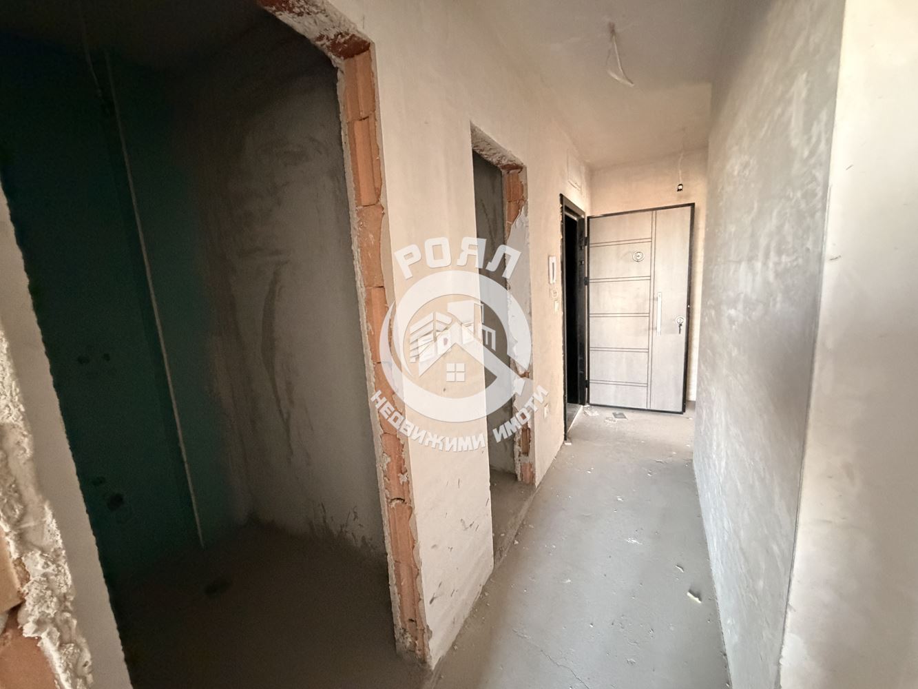 Роял имоти продава Ексклузивно тристаен апартамент, с акт 16, кв.Гагарин, Пловдив - 0