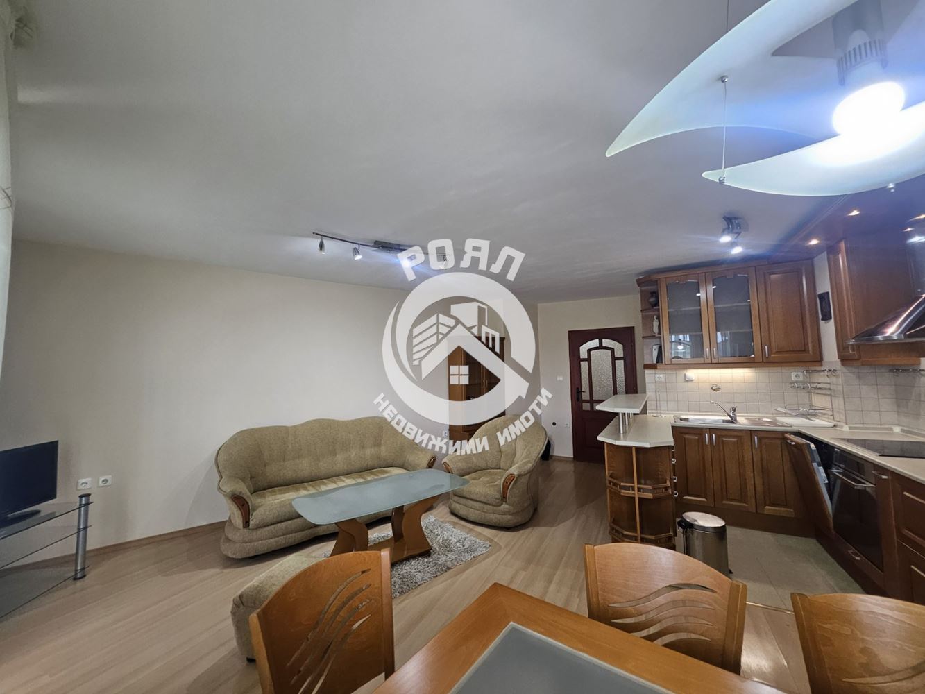 Роял имоти продава тристаен апартамент, Каменица 2, Пловдив - 0