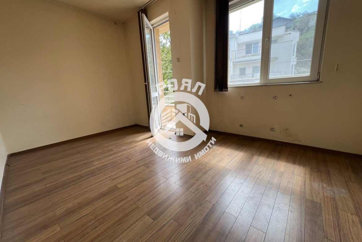 Роял имоти продава многостаен апартамент, Център, Пловдив - 0