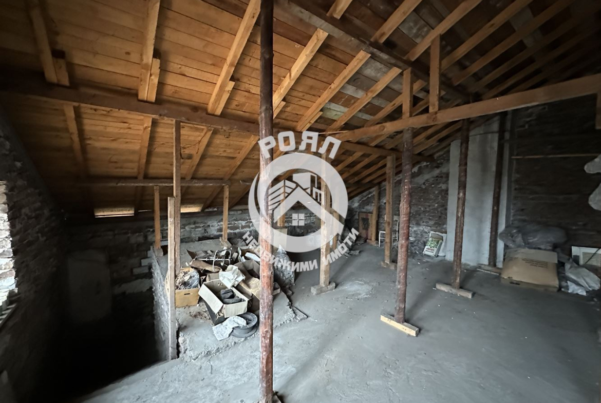 Роял Имоти продава етаж от къща с двор в гр. Стамболийски - 0