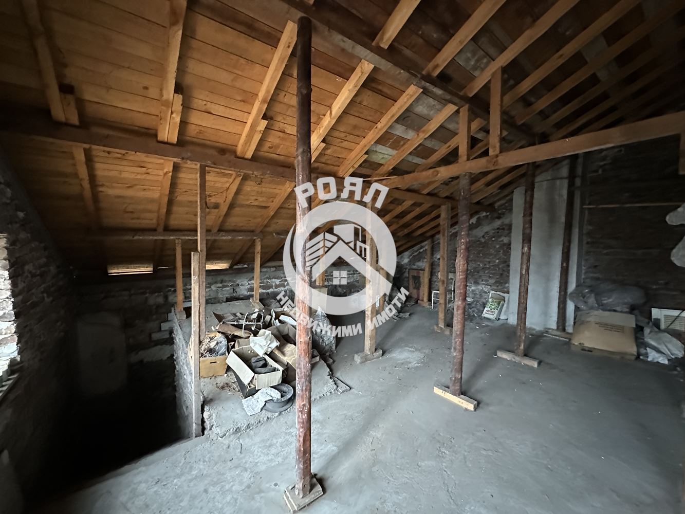 Роял Имоти продава етаж от къща с двор в гр. Стамболийски - 0