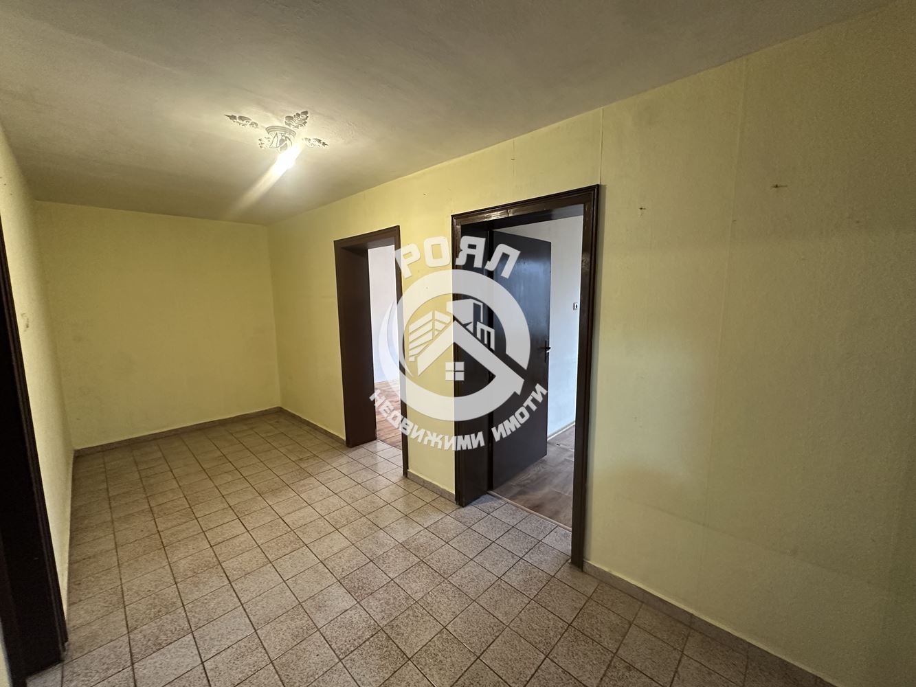 Роял Имоти продава етаж от къща с двор в гр. Стамболийски - 0