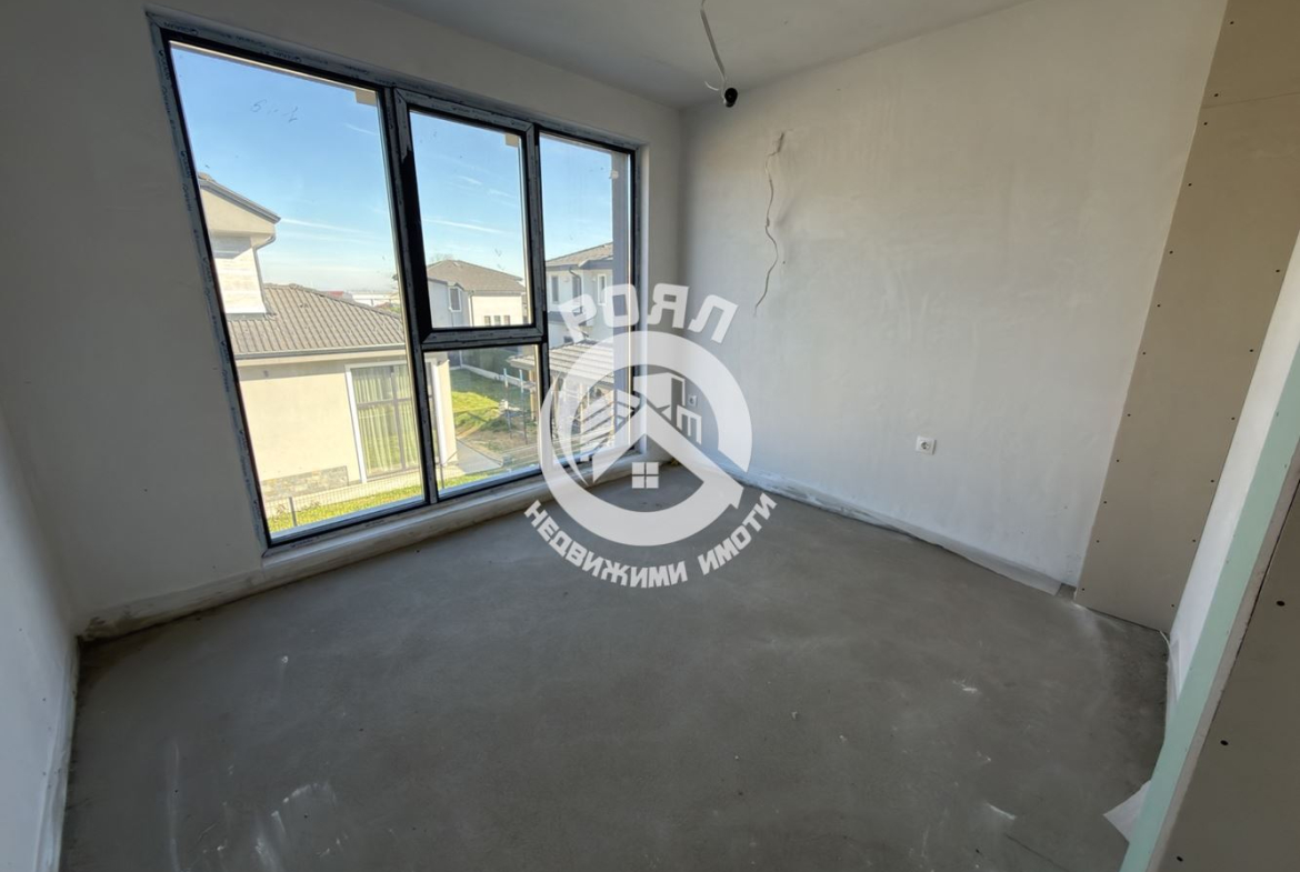 Роял Имоти продава двуетажна къща пред Акт 16 в с. Първенец - 0