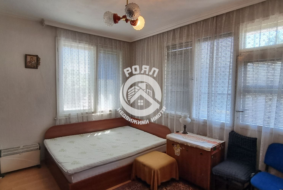 Роял имоти продава етаж от къща в квартал Изгрев, до 6-то РПУ Пловдив - 0