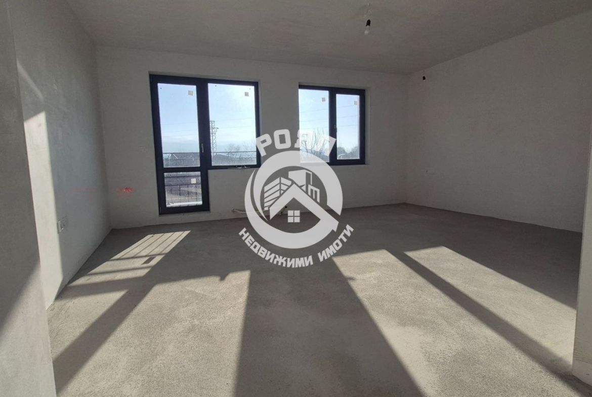 Роял Имоти предлага за продажба двуетажна къща в с.Златитрап - 0