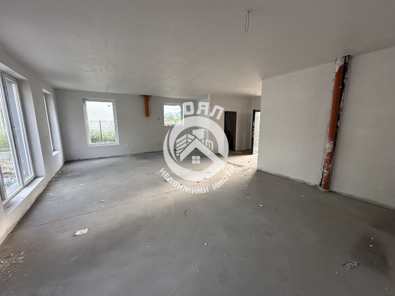 Роял Имоти продава Ексклузивно две двуетажни къщи в гр.Стамболийски - 0