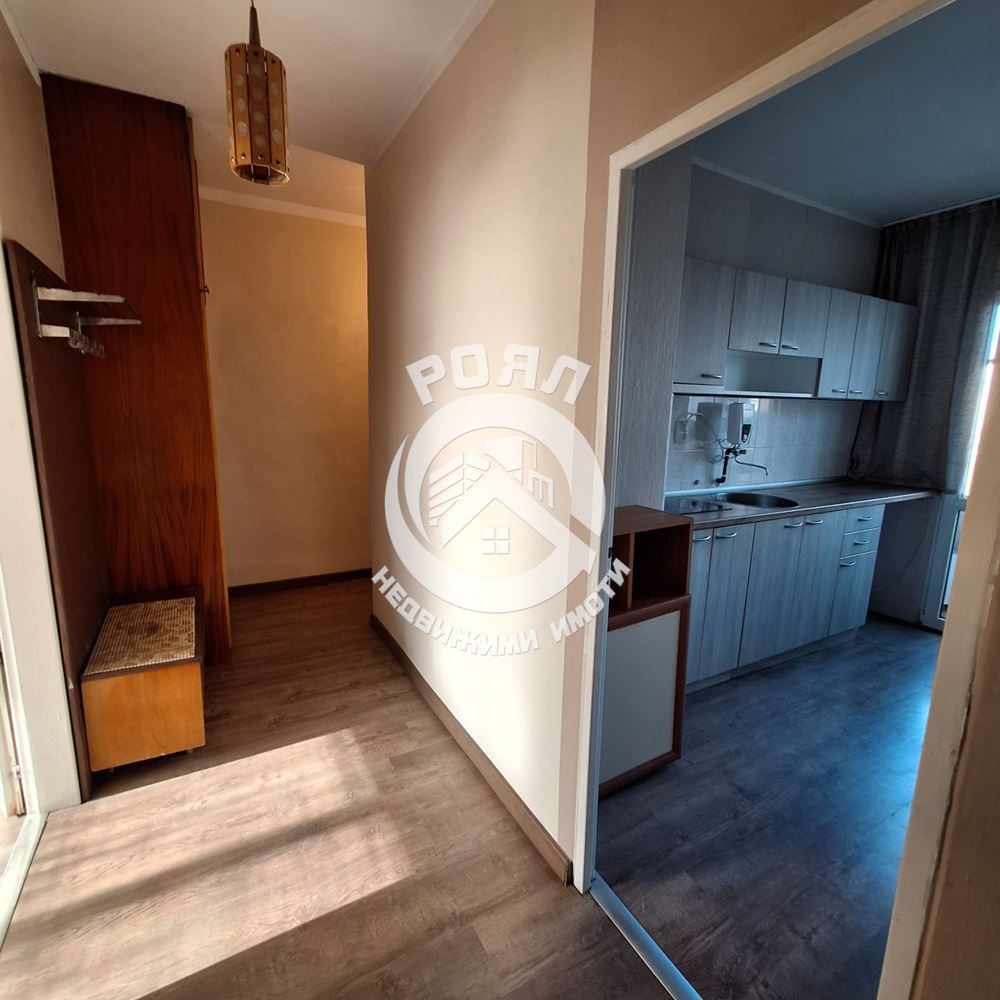 Роял имоти продава двустаен апартамент, три отделни стаи, Кючук Париж, Пловдив - 0