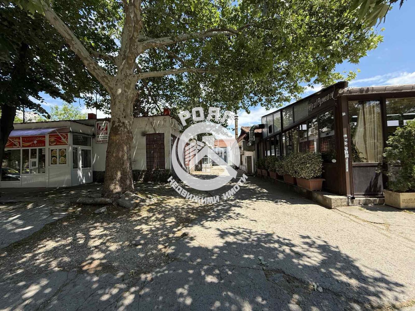 Роял Имоти продава Ексклузивно магазин в жк Тракия,гр.Пловдив - 0