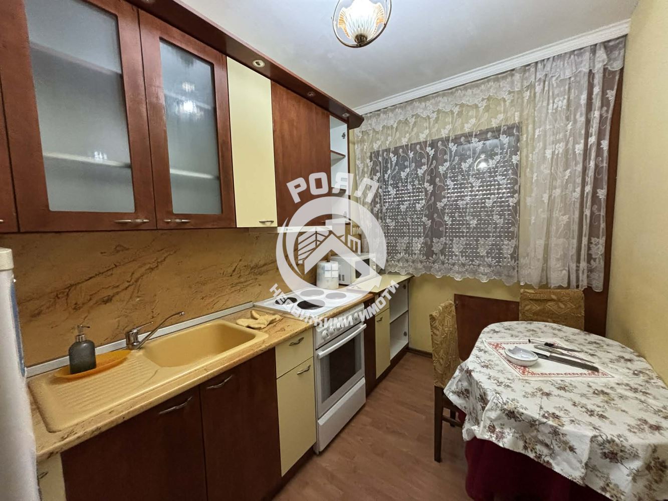 Роял Имоти продава ЕКСКЛУЗИВНО двустаен апартамент с три отделни помещения в кв. Южен, Пловдив - 0