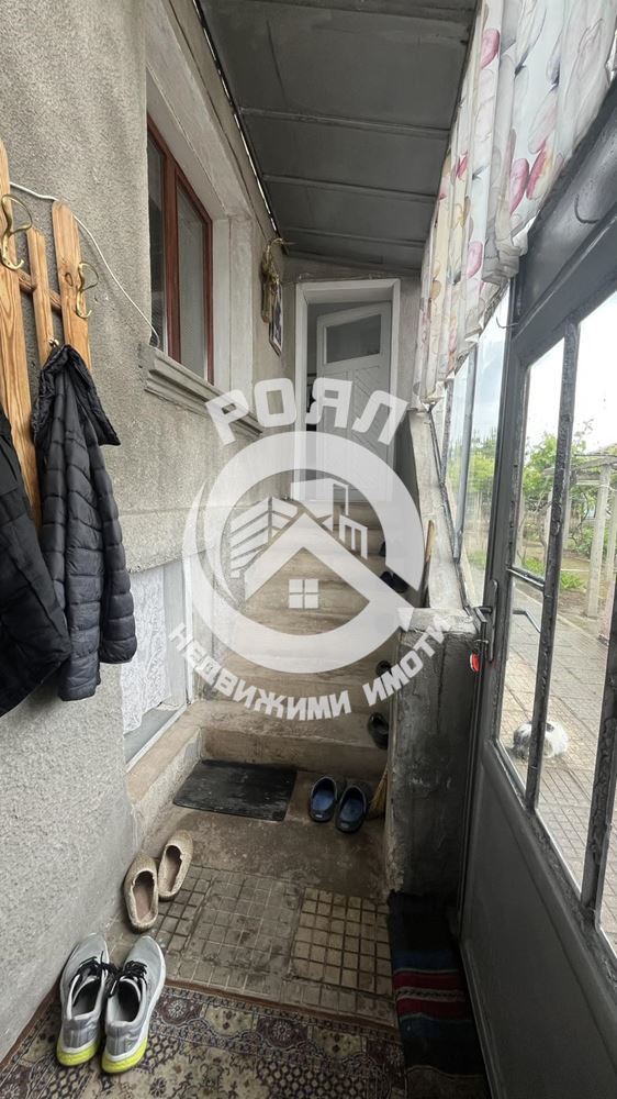 Роял Имоти продава къща в с.Голям чардак. - 0