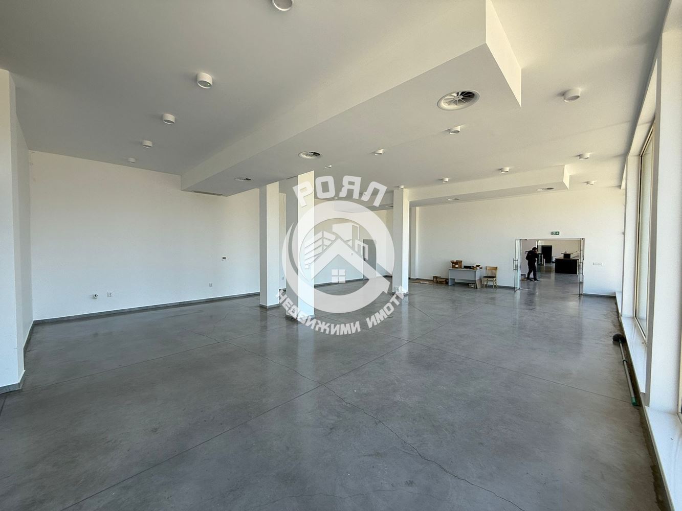 Роял имоти отдава под наем магазин на Околовръстното шосе на Пловдив - 0