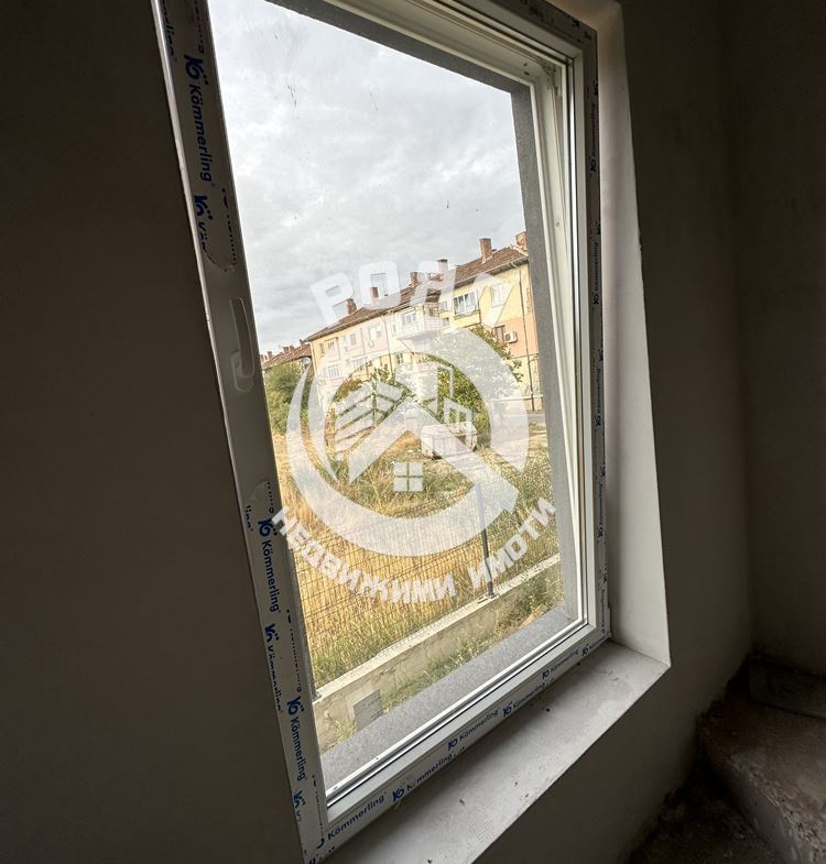 Роял Имоти продава Ексклузивно две двуетажни къщи в гр.Стамболийски - 0