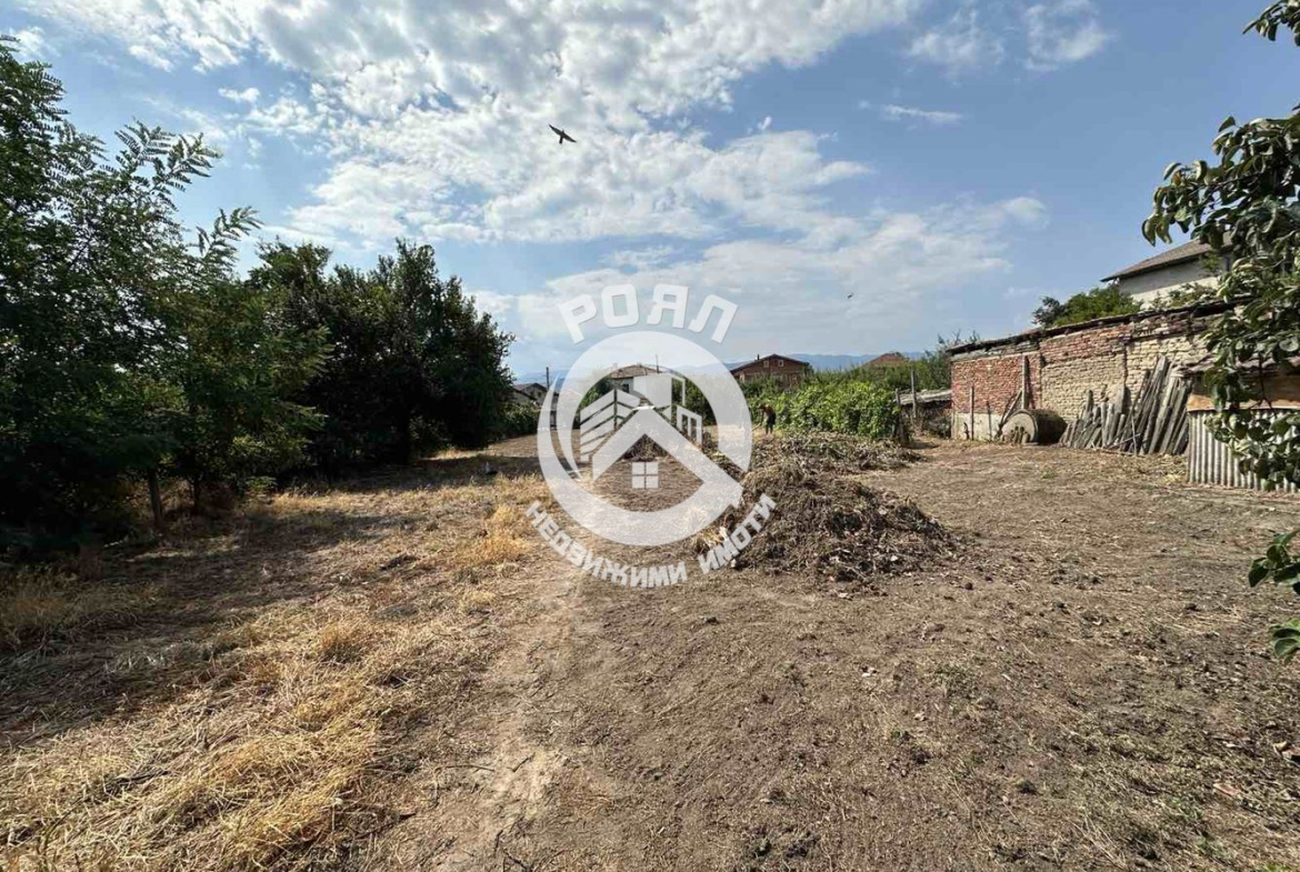 Роял имоти продава Ексклузивно двуетажна къща с двор в с.Йоаким Груево - 0