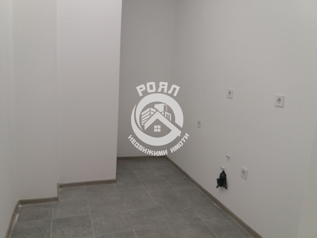 Роял Имоти отдава под наем складово помещение в логистична база в Индустриална зона Север - 0