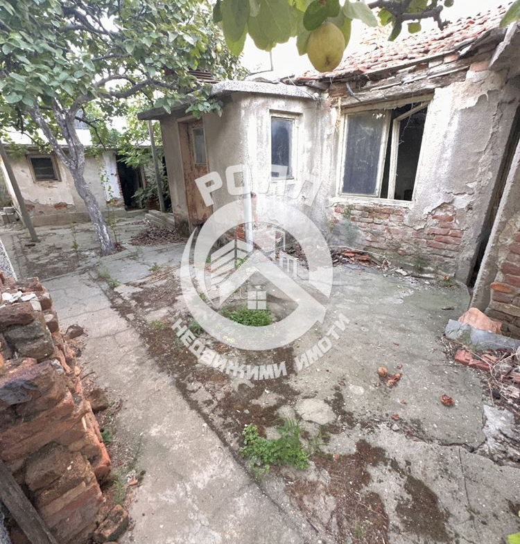 Роял имоти продава самостоятелна къща с двор в Центъра на кв.Прослав ,Пловдив - 0