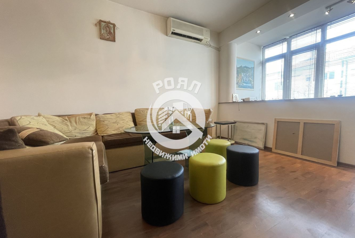 Роял имоти продава ЕКСКЛУЗИВНО тристаен апартамент, кв.Прослав!!!Напълно обзаведен!!!С Гараж и Паркомясто!!! - 0