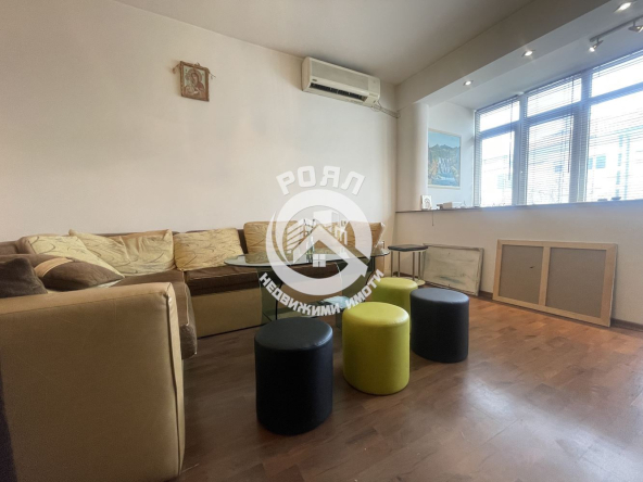 Роял имоти продава ЕКСКЛУЗИВНО тристаен апартамент, кв.Прослав!!!Напълно обзаведен!!!С Гараж и Паркомясто!!! - 0